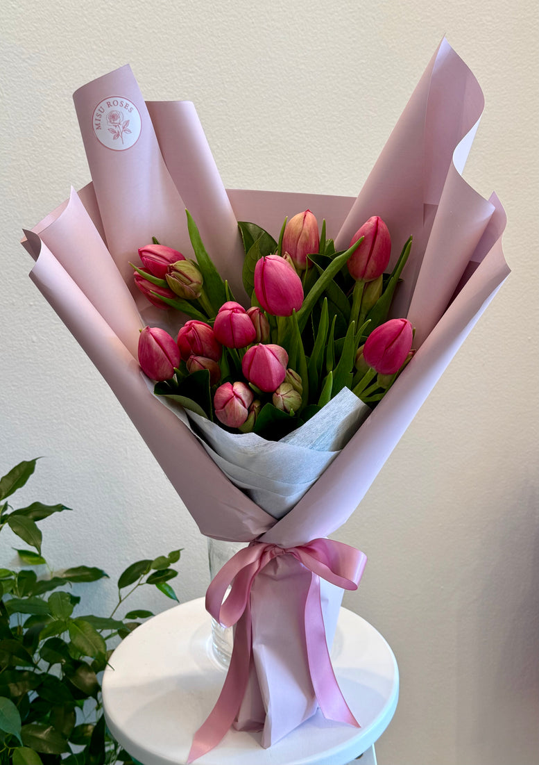 Lip gloss tulip bouquet
