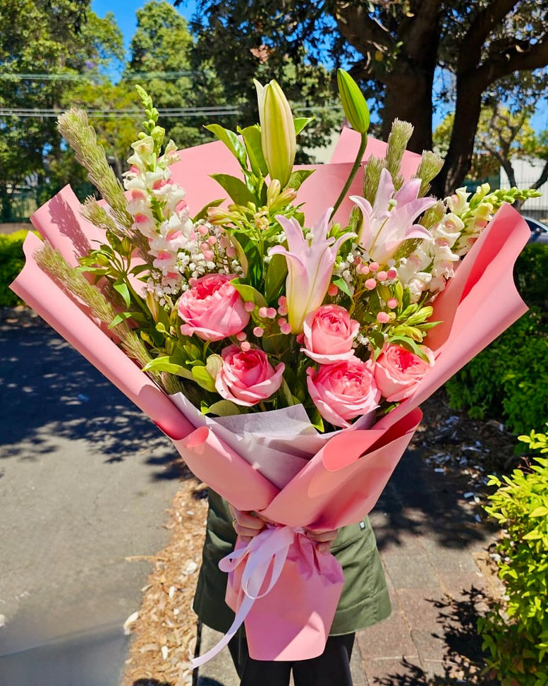 Premium Coral Pink Mixed Flowers Bouquet, Large Size ( As Shown)