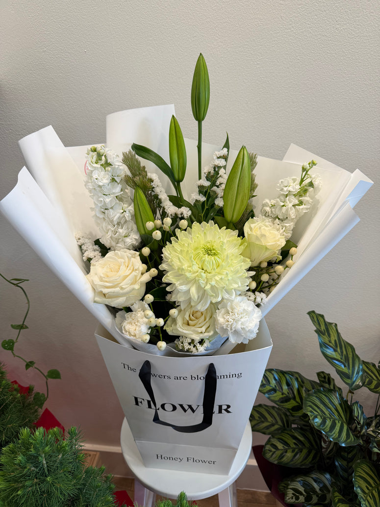 Standard Oriental White Bouquet
