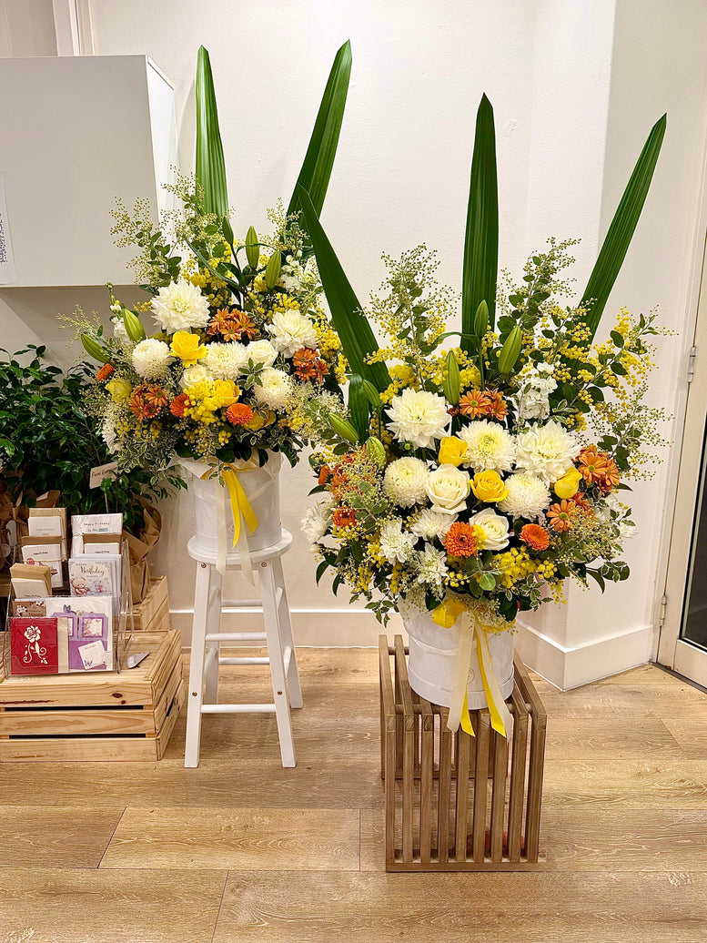 Wattle gold arrangement