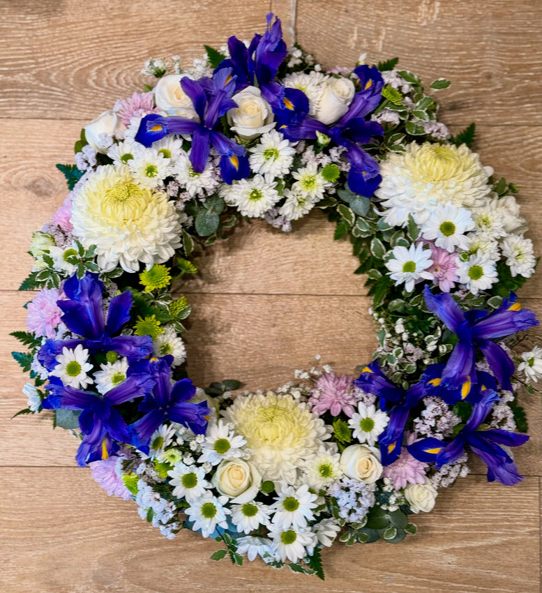 Palm Purple White 40 Standard Wreath