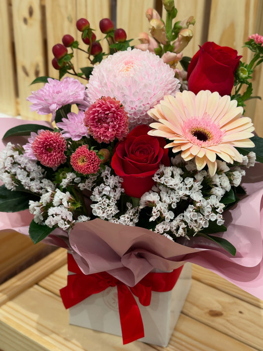 Red Ecuador Roses Standard Flower Box