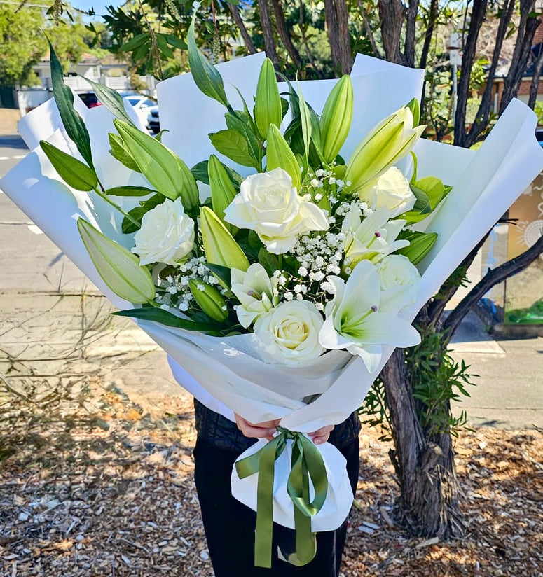 White Elegance Premium Bouquet